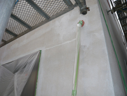 塗装面を触ると白い粉のようなものがつく。